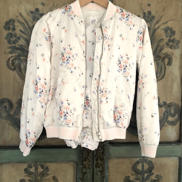 Adorable Jacket & Jeans Set from GAP - Picture 2 of 5